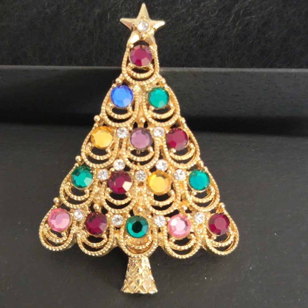 Eisenberg Colored Rhinestones Holiday Christmas Tree Gold Tone Star Brooch Pin